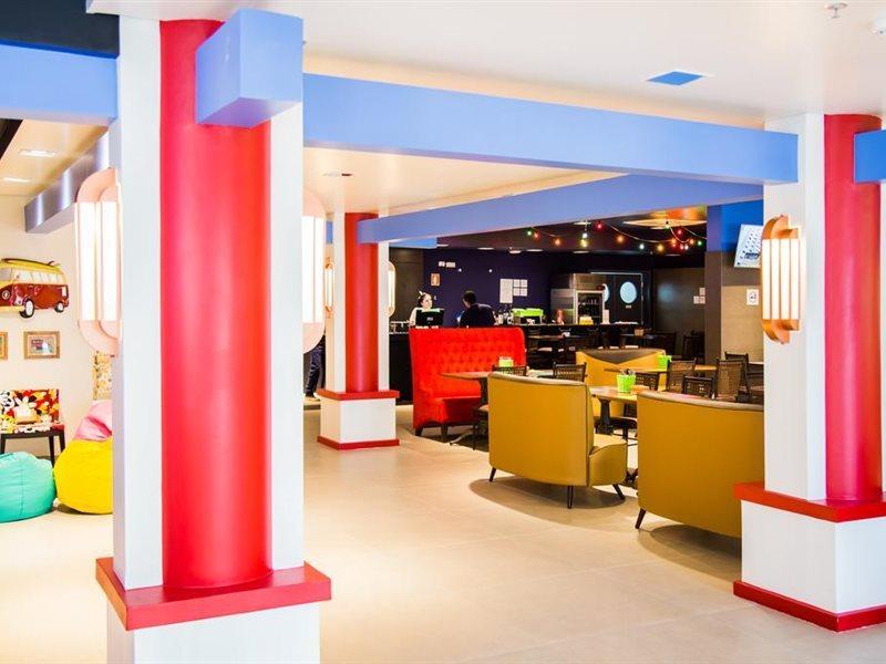 ホテル Ibis Styles Porto Alegre Centro -5 Minutos Da Rodoviaria E Do Moinhos De Vento エクステリア 写真